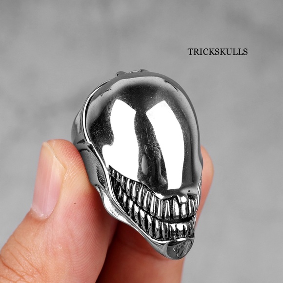 Silver Stainless Venom Alien Poison Pill Secret Compartment Ring Size 8 and 10 - Picture 3 of 11